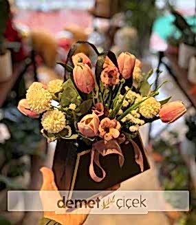 Çantada Islak Laleli Aranjman