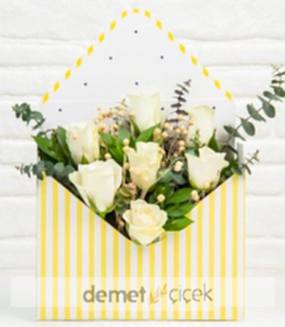Çizgili Sarı Zarfta Beyaz Güller