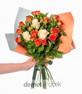 Kendine Özel Ambalajında Beyaz - Turuncu Çardak Güller