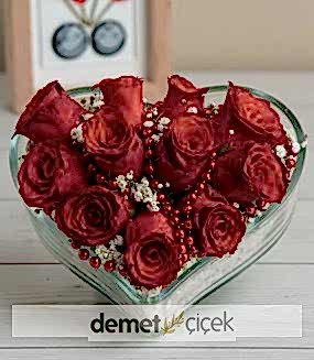 Kalp Camda 11 Kırmızı Gül Aranjmanı