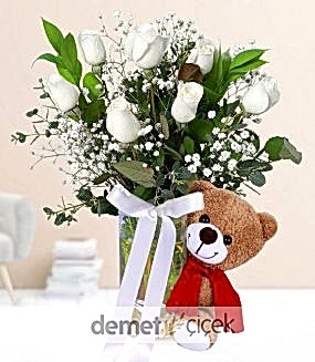 Cam Vazoda Ayıcıklı Beyaz Güller