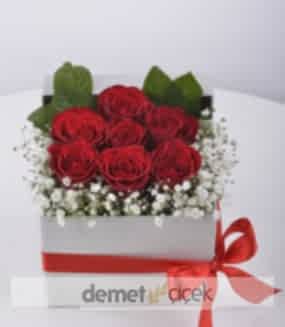 Beyaz Kutuda Kırmızı Güller
