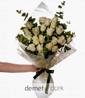 Krem Desenli Buket Kağıdında 20'li Gül