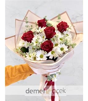 5 Kırmızı Gül ve Papatya Buketi